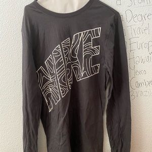 NWT NIKE LONG SLEEVE SIZE SMALL